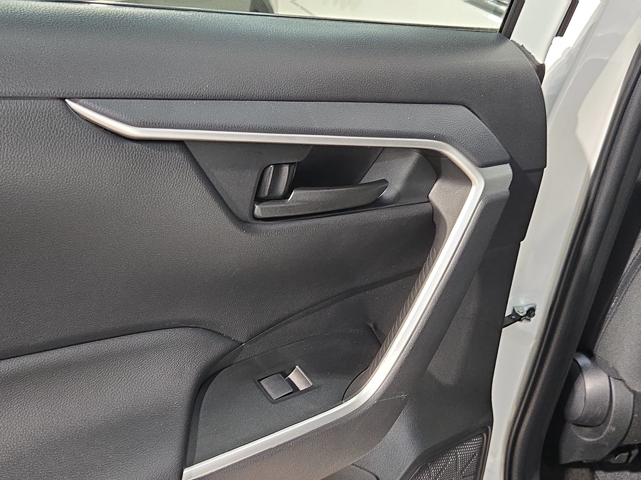 Used 2022 Toyota RAV4 LE FWD image 34