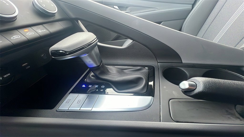Certified 2024 Hyundai Elantra SE image 24