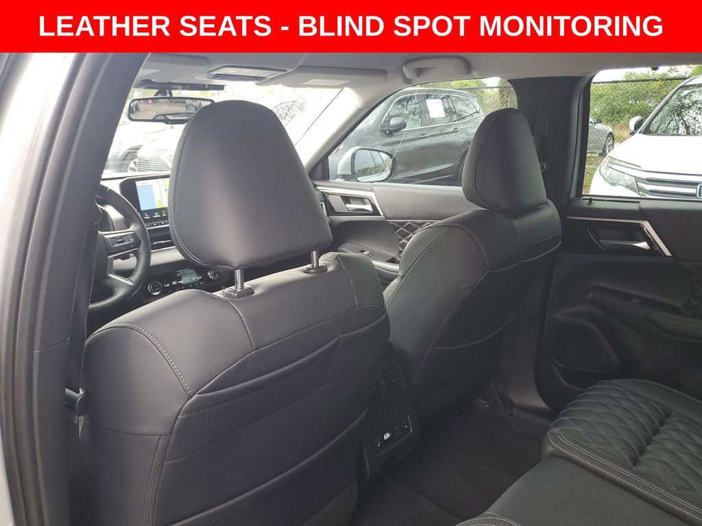 Used 2023 Mitsubishi Outlander SEL image 15