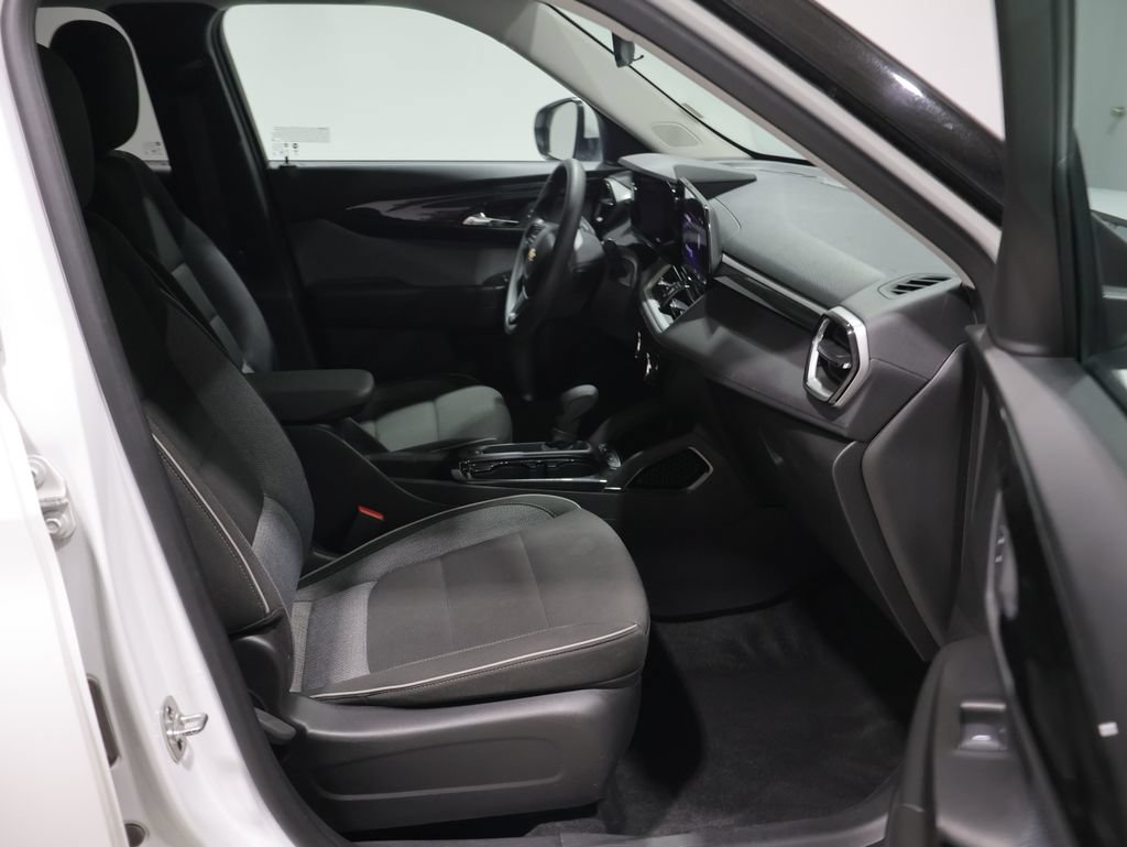 Used 2025 Chevrolet TrailBlazer LT AWD/4WD image 22