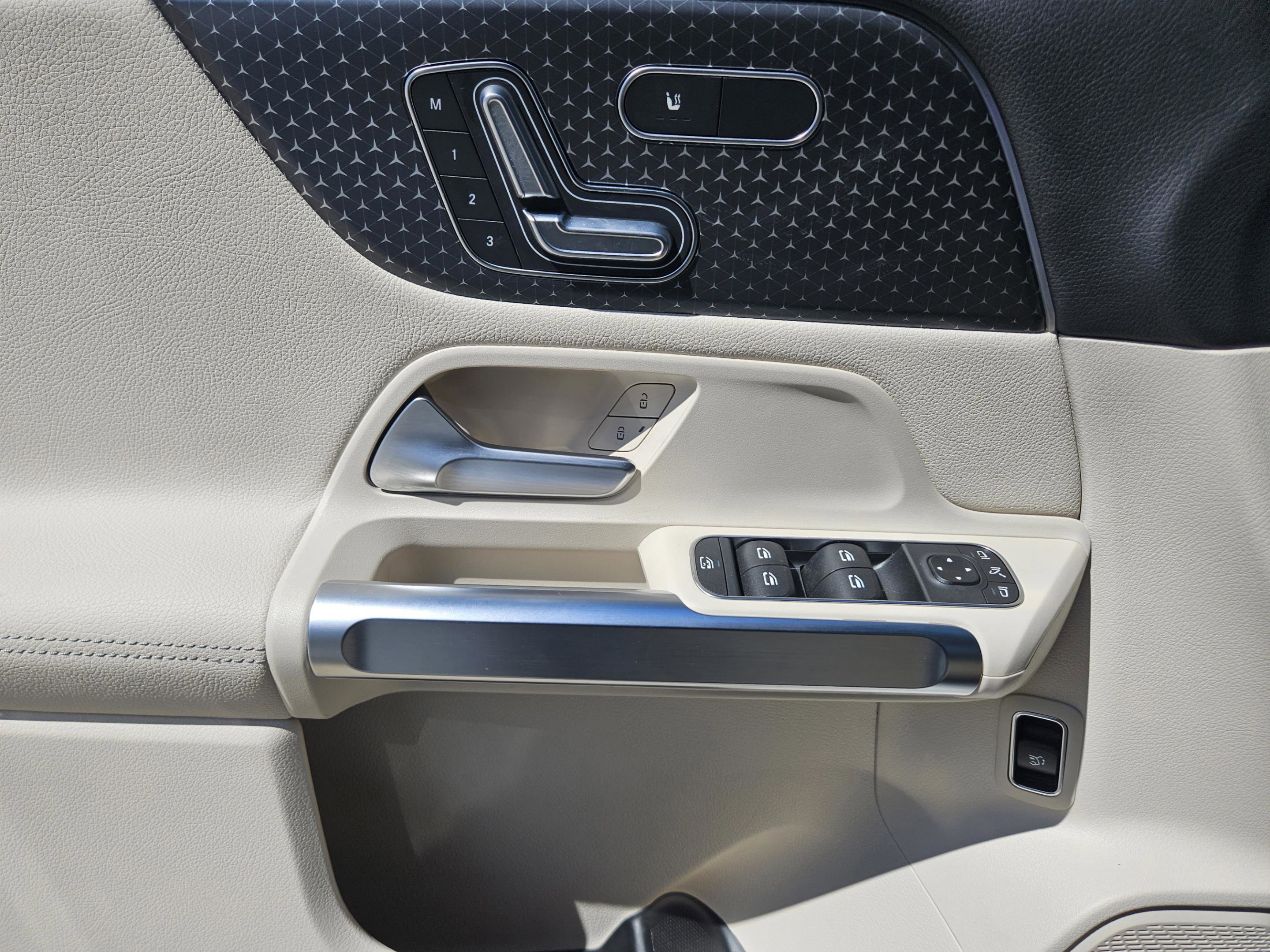 Certified 2025 Mercedes-Benz GLB 250 image 22