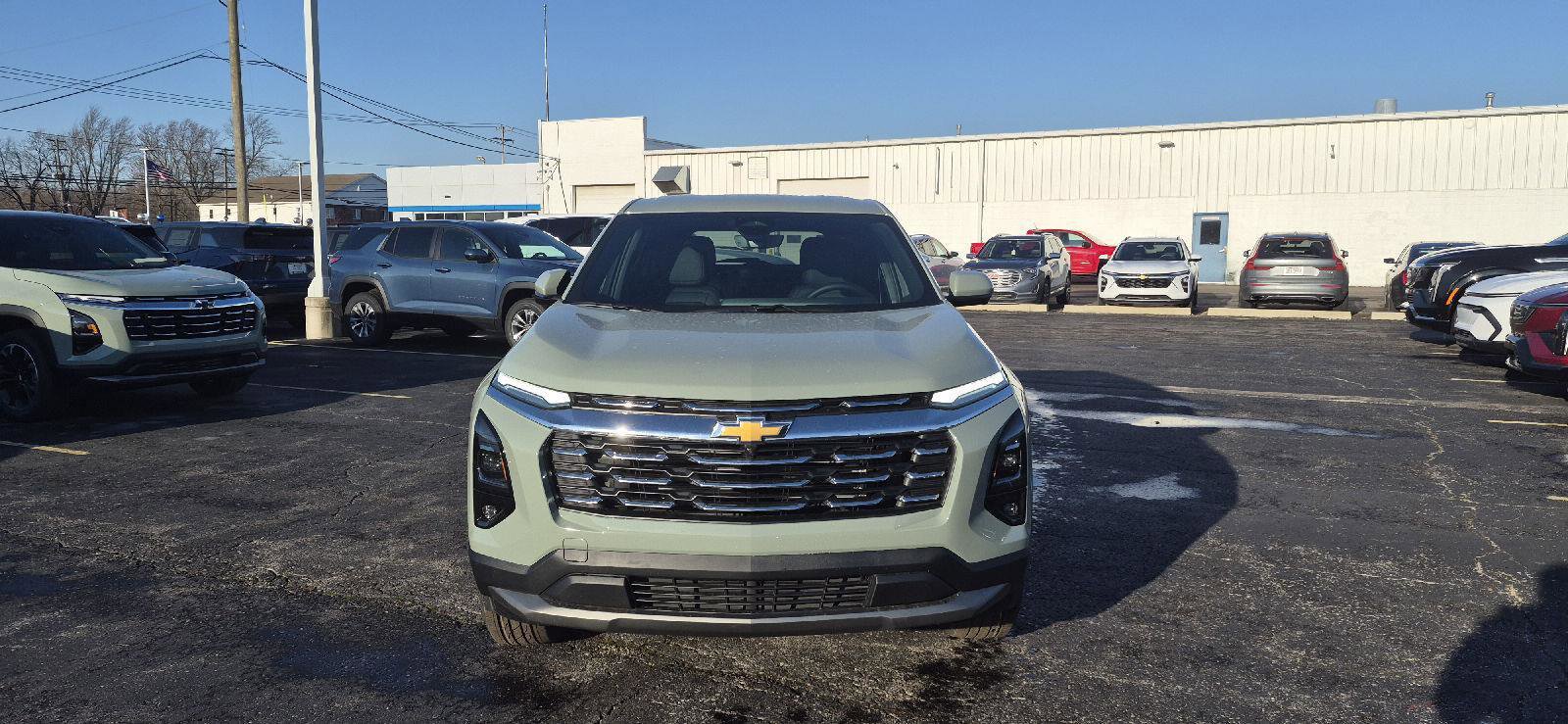 New 2026 Chevrolet Equinox LT w/ Convenience Package II FWD image 2