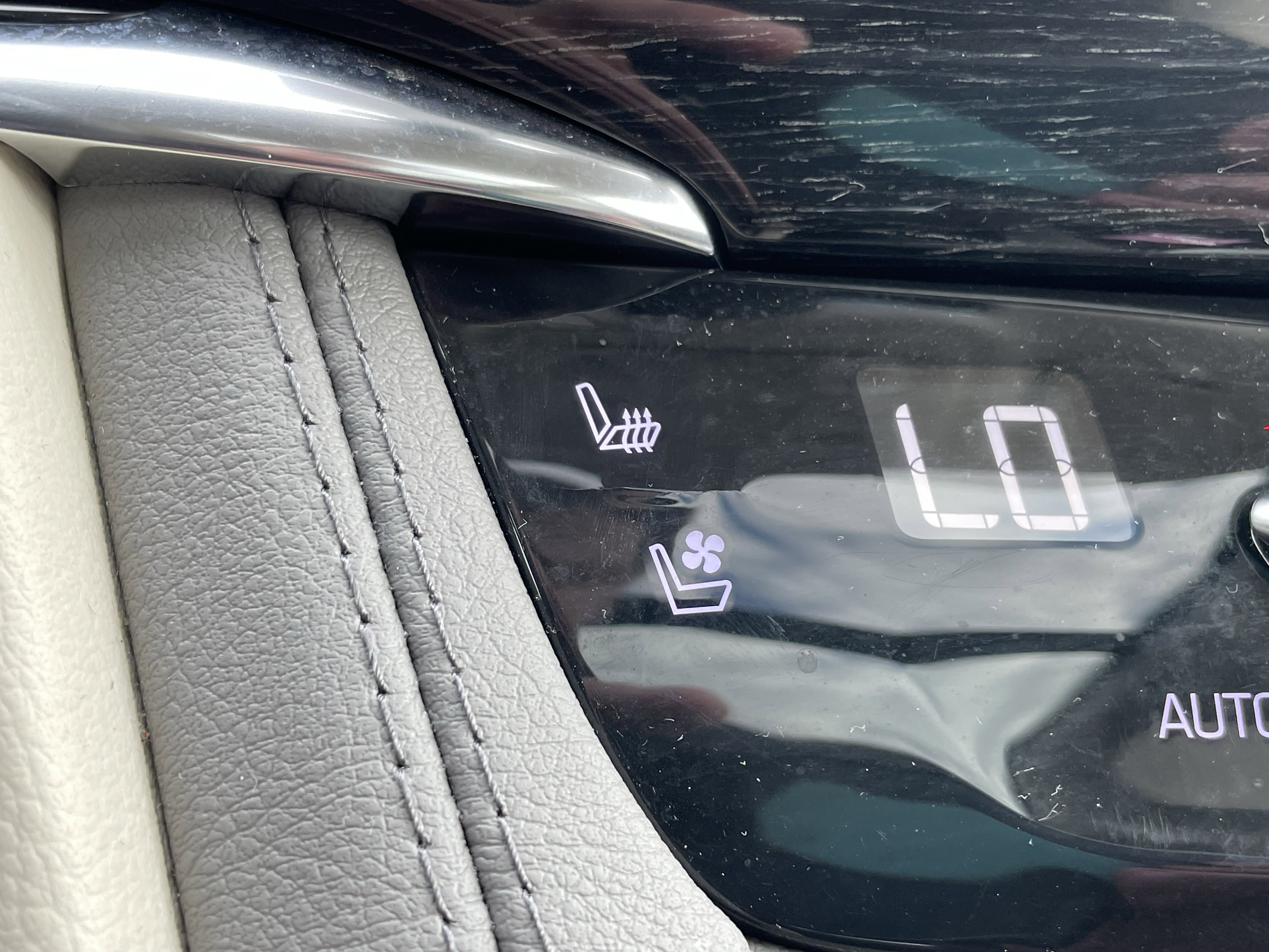 Used 2023 Cadillac XT6 Premium Luxury w/ Technology Package image 24