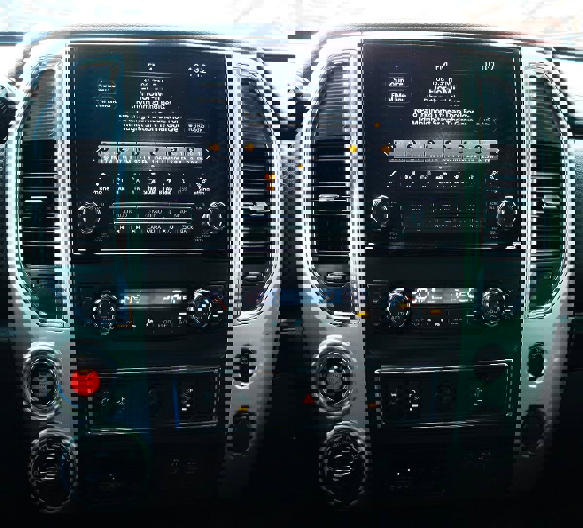 Used 2020 Nissan Titan SV w/ SV Convenience Package image 44