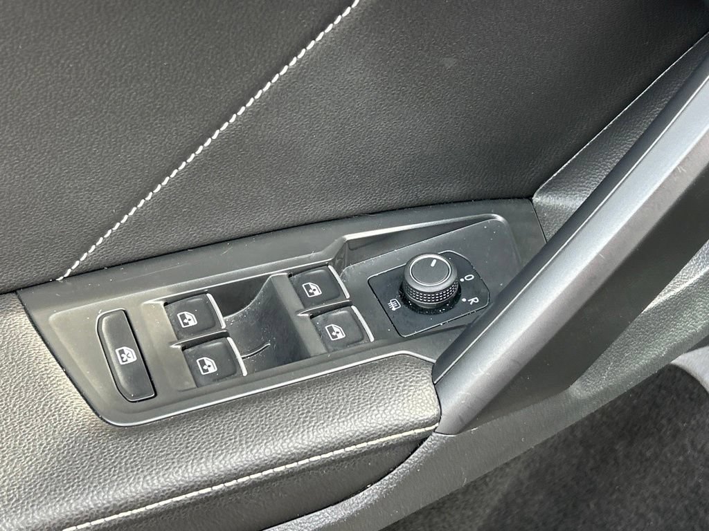 Certified 2023 Volkswagen Tiguan SE R-Line FWD image 19