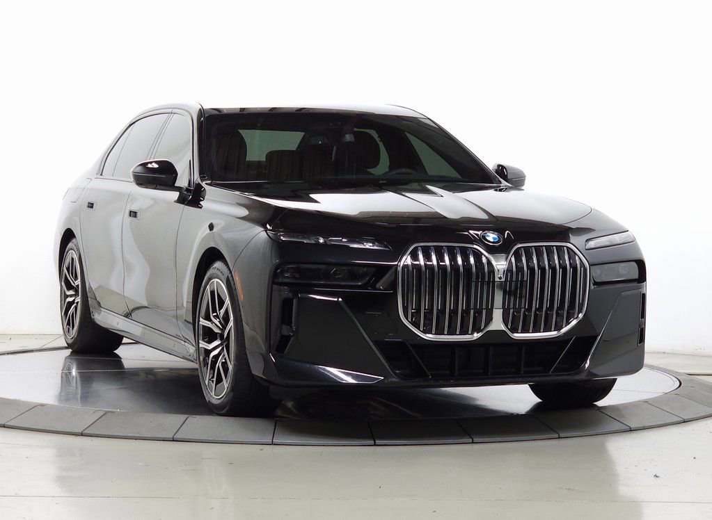 Used 2025 BMW 760i xDrive w/ Executive Package AWD/4WD video 1
