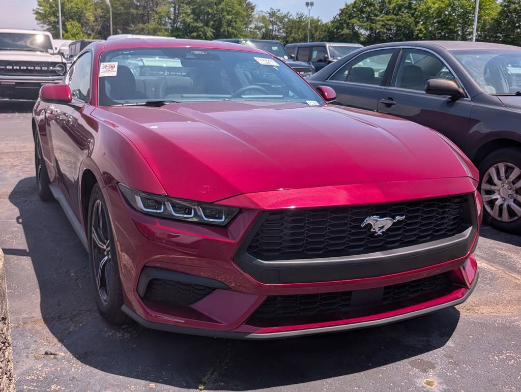 Used 2025 Ford Mustang Coupe RWD image 5