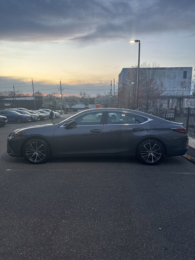 Used 2024 Lexus ES 350 w/ Premium Package image 7