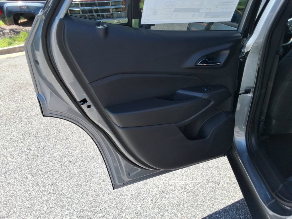 New 2026 Chevrolet Trax RS w/ Sunroof Package FWD image 15