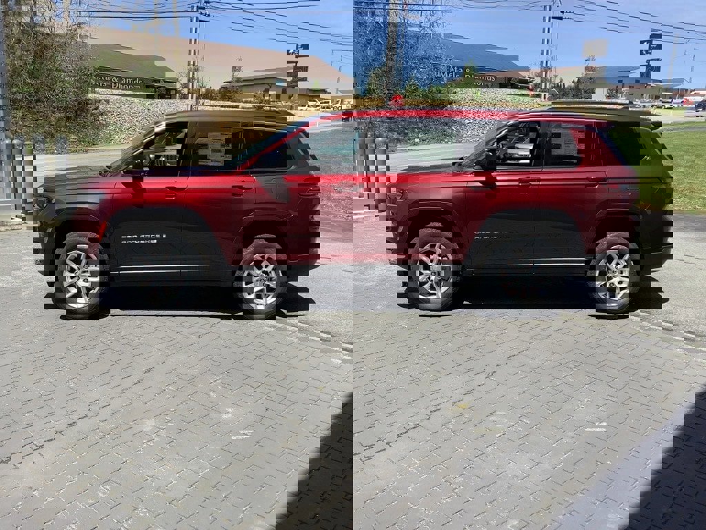 New 2025 Jeep Grand Cherokee L Laredo w/ Luxury Tech Group I image 7