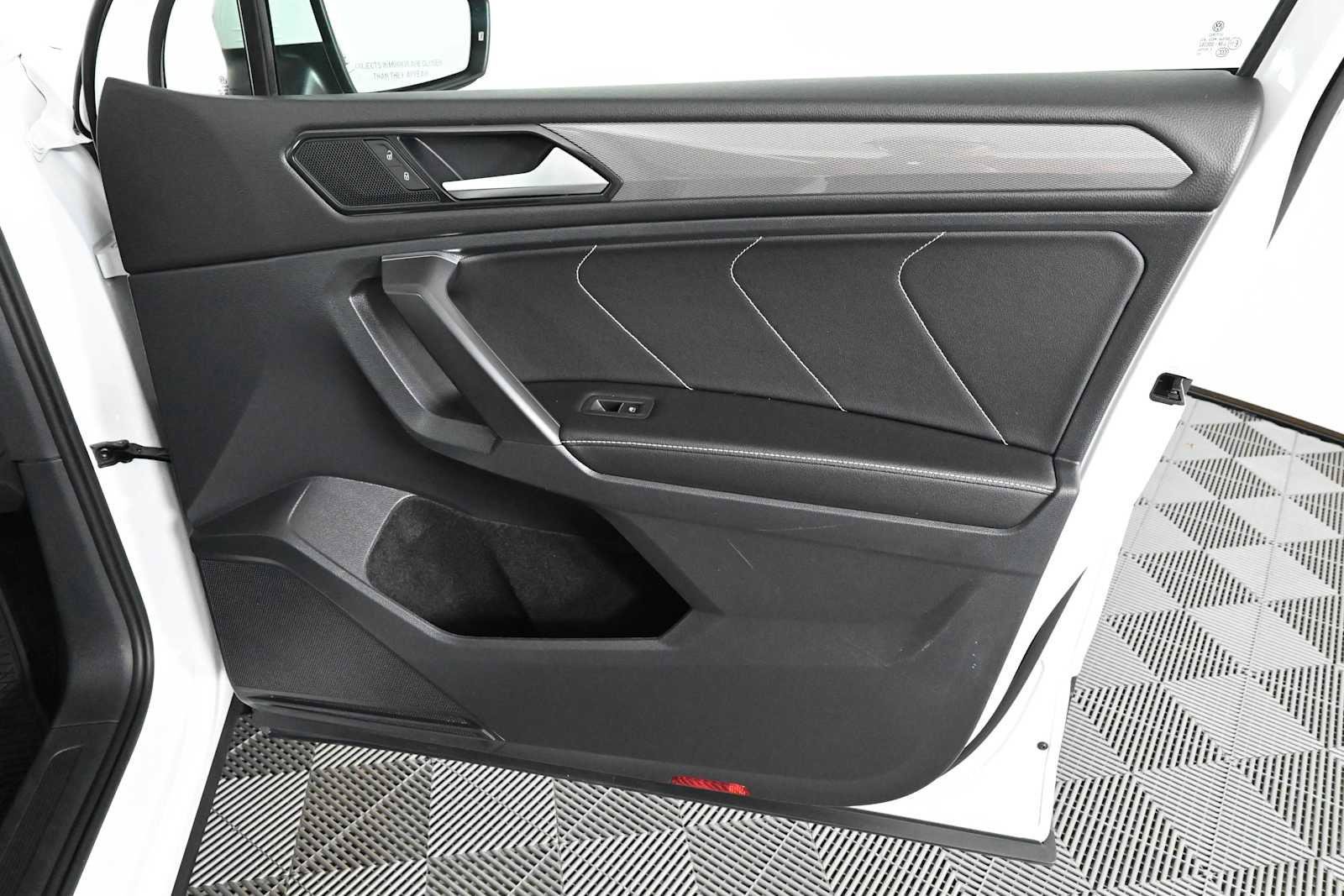 Certified 2022 Volkswagen Tiguan SE FWD image 9
