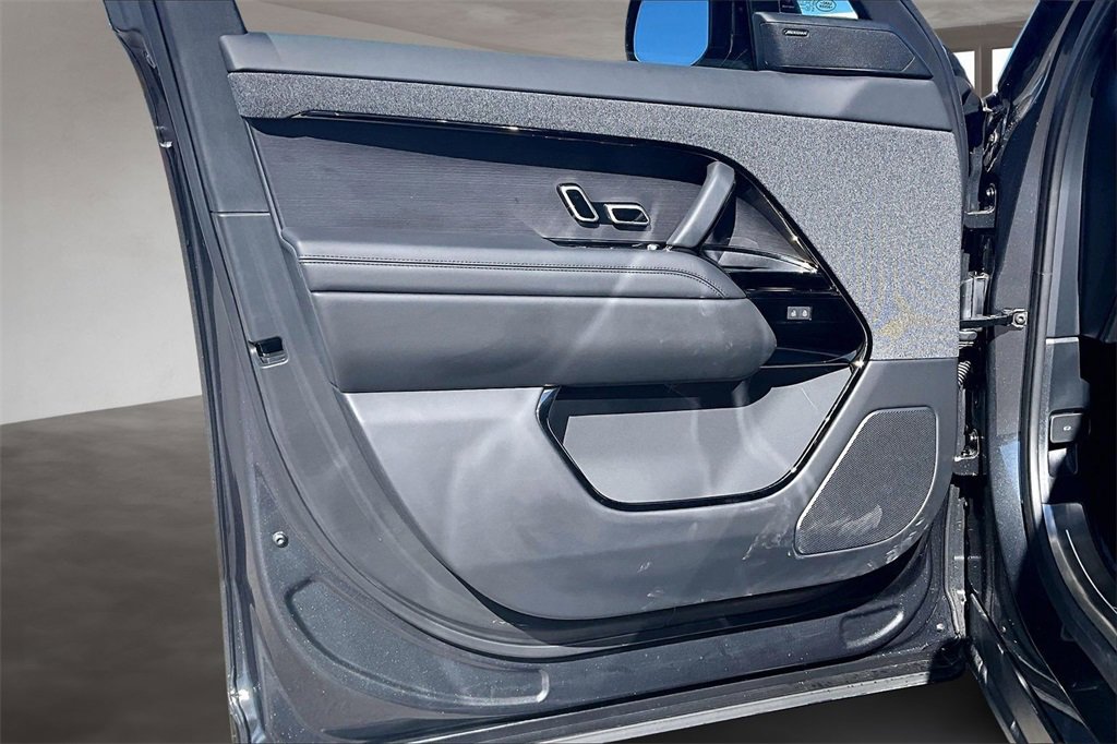 Used 2025 Land Rover Range Rover Sport Dynamic SE image 18