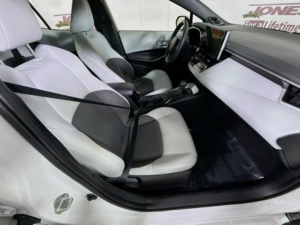 Certified 2025 Toyota Corolla XSE FWD image 29