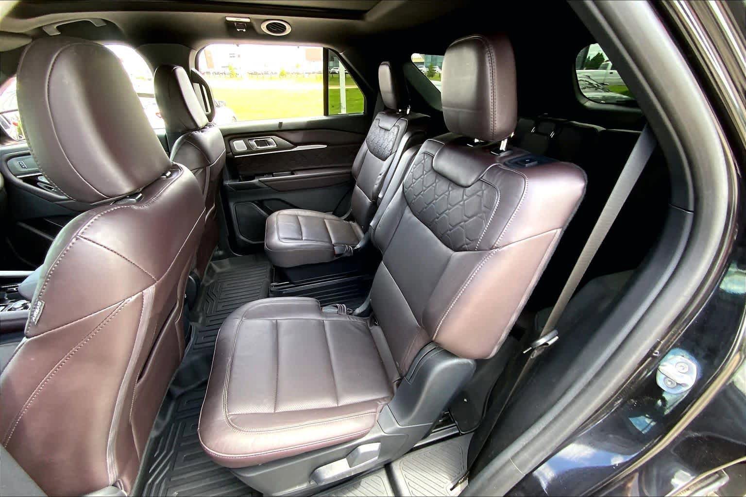 Used 2025 Ford Explorer Platinum w/ Ultimate Package AWD/4WD image 19