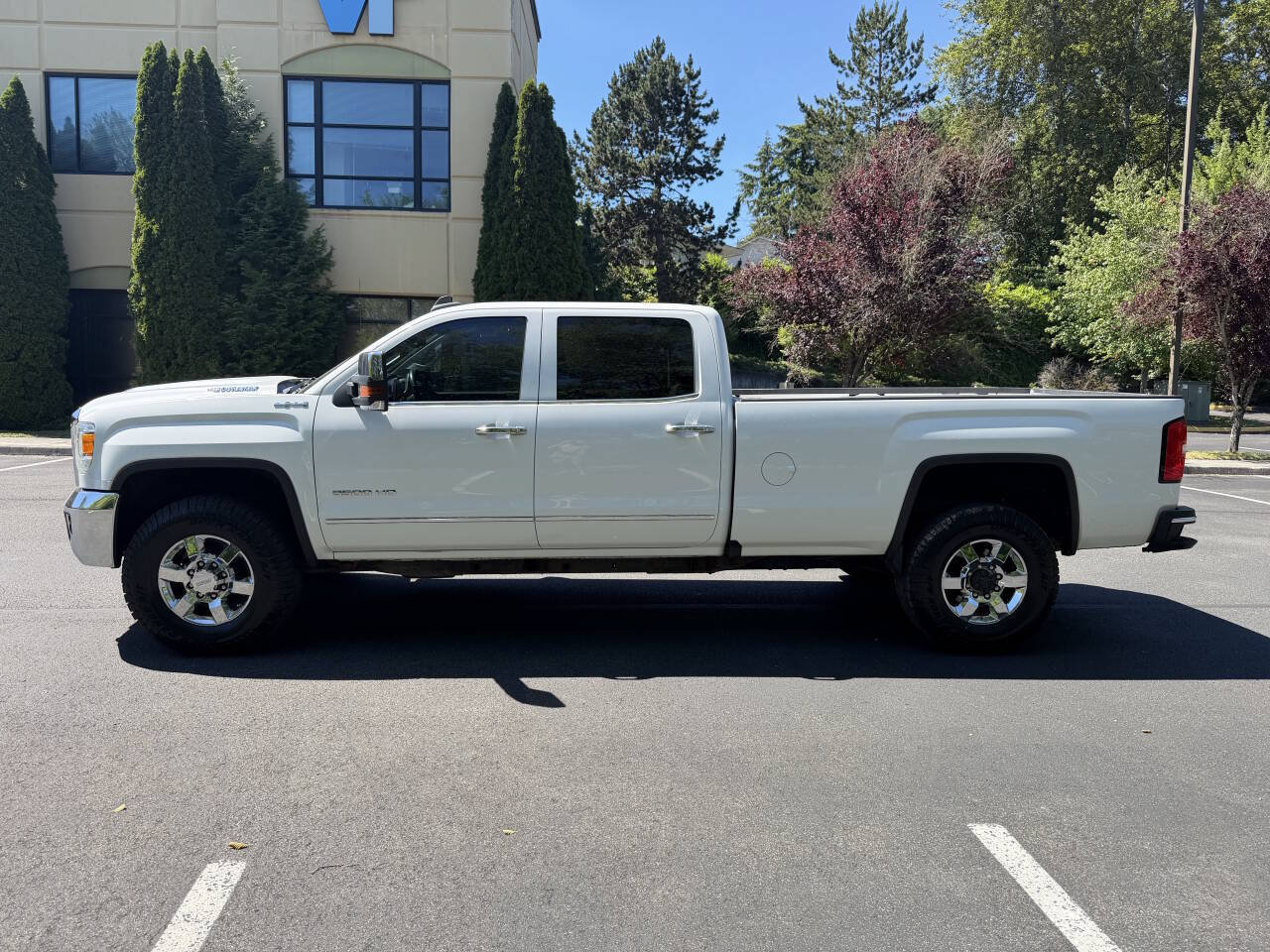 Used 2018 GMC Sierra 3500 SLT w/ Duramax Plus Package AWD/4WD image 8