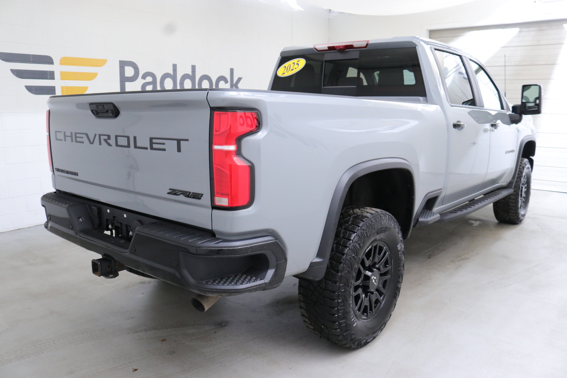 Used 2025 Chevrolet Silverado 2500 ZR2 w/ Technology Package image 9