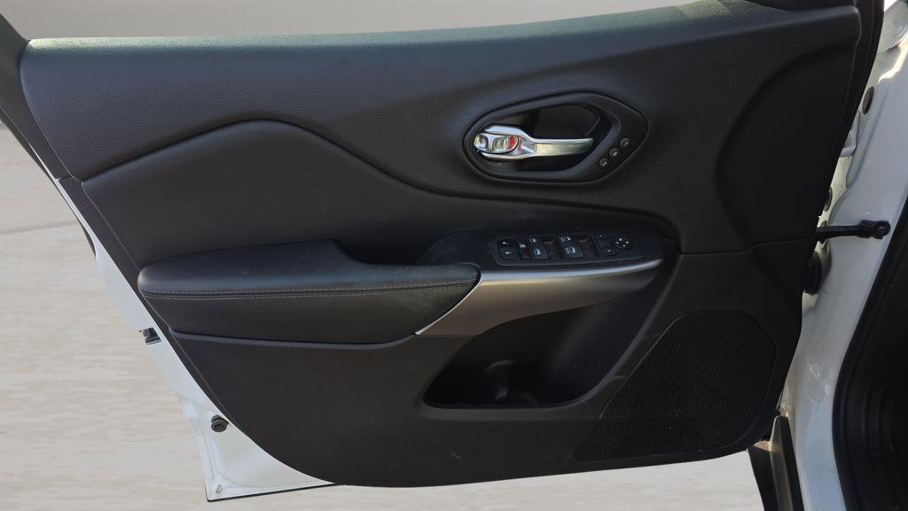 Used 2022 Jeep Cherokee Limited image 17