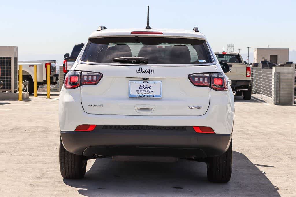 Used 2023 Jeep Compass Latitude AWD/4WD image 5