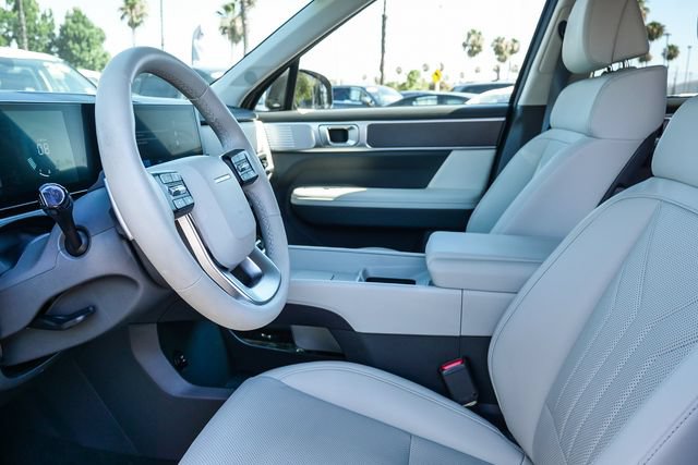 Used 2025 Hyundai Santa Fe SEL FWD image 18