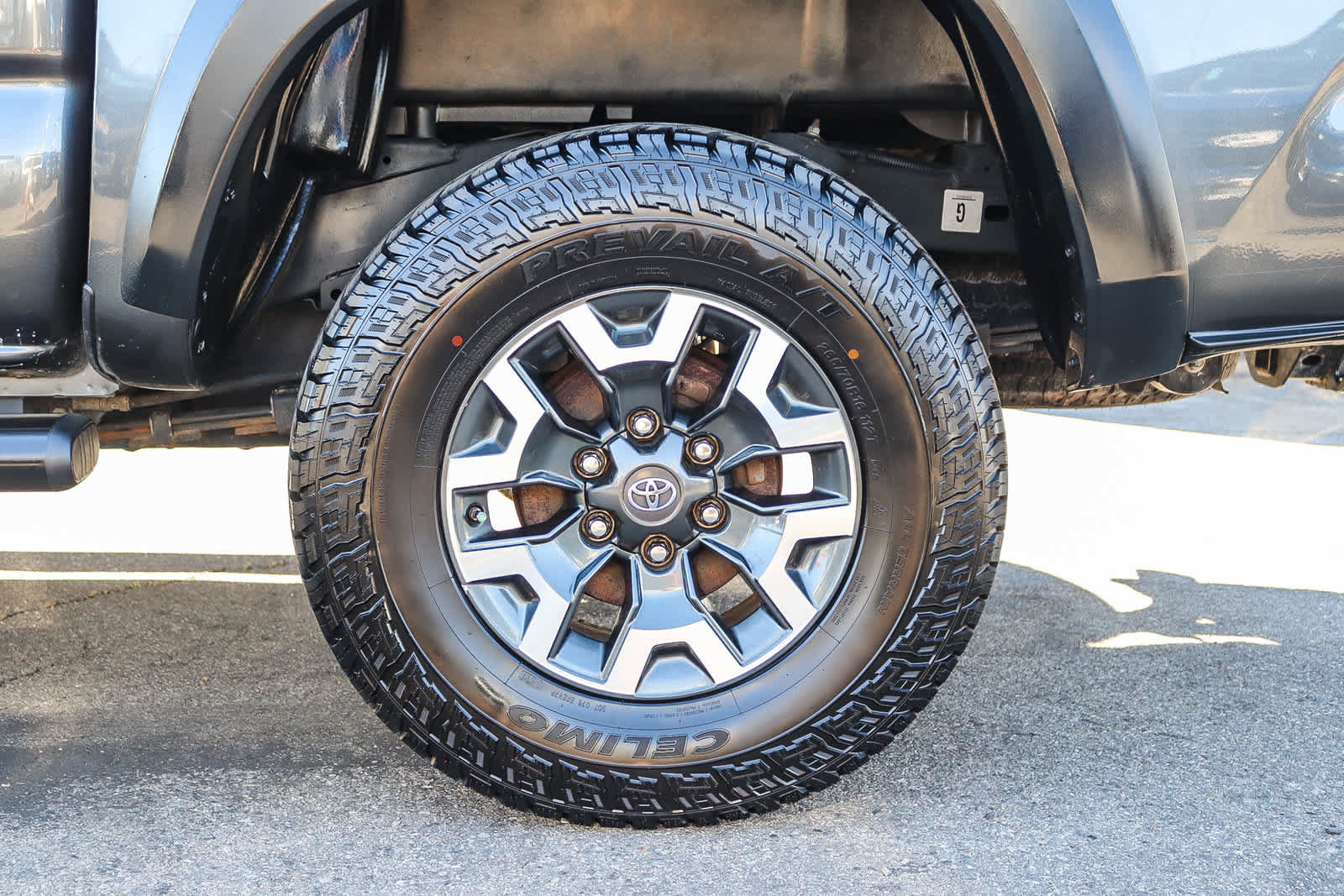 Used 2019 Toyota Tacoma TRD Off-Road w/ Technology Package AWD/4WD image 12