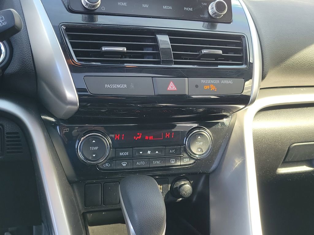 Used 2022 Mitsubishi Eclipse Cross SE image 28