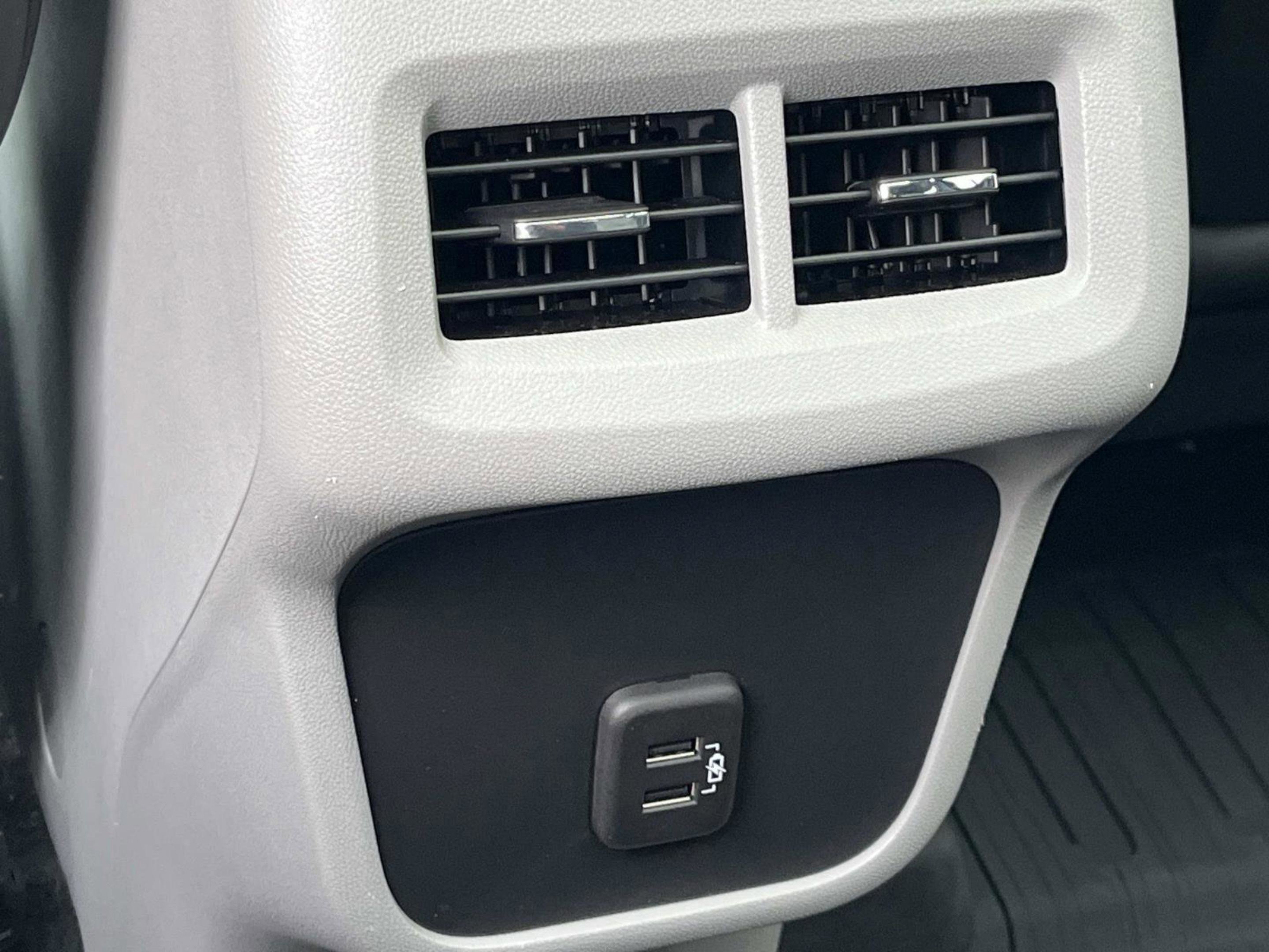 Used 2023 GMC Terrain SLT w/ Infotainment Package II image 18