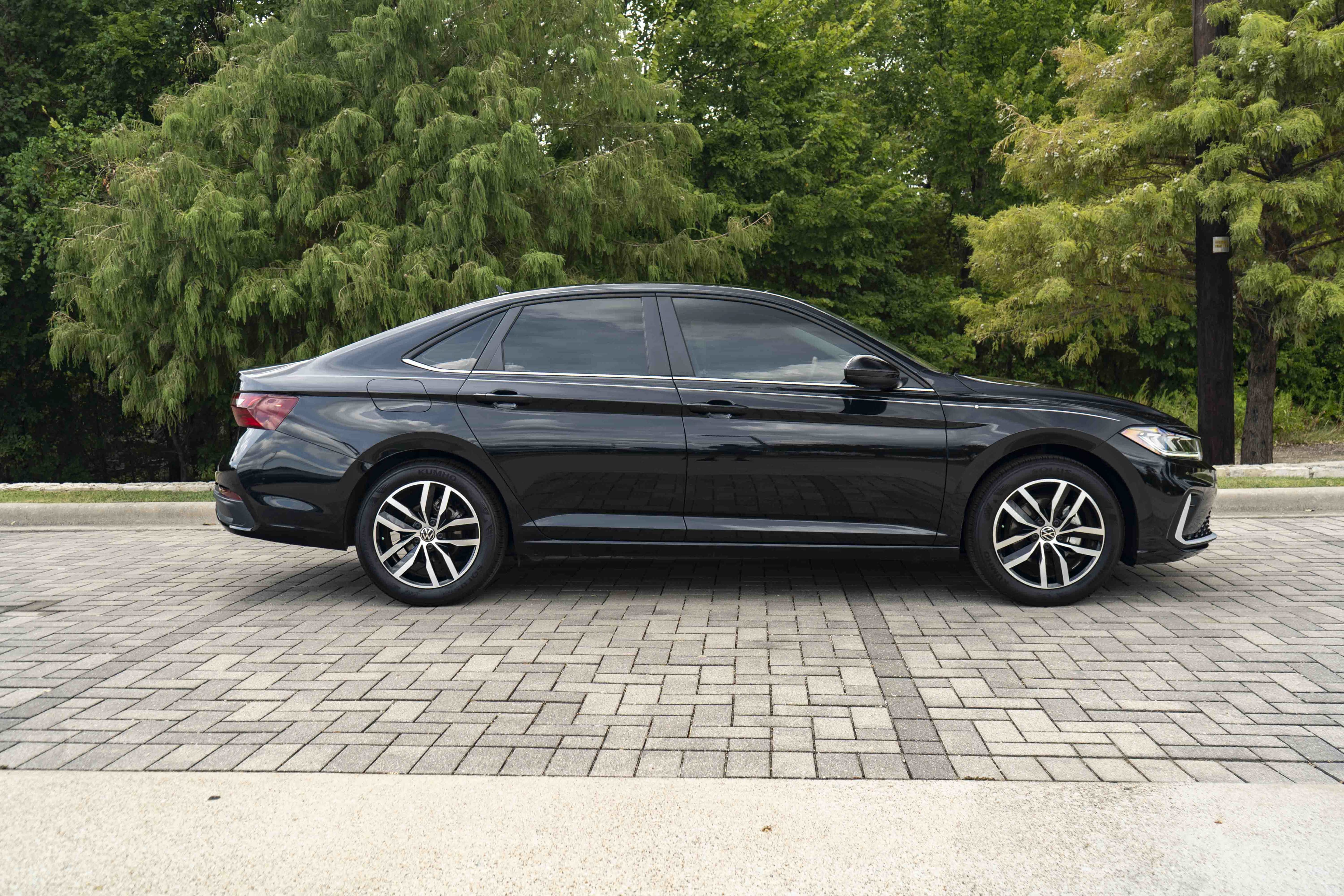 Used 2026 Volkswagen Jetta SE FWD image 9