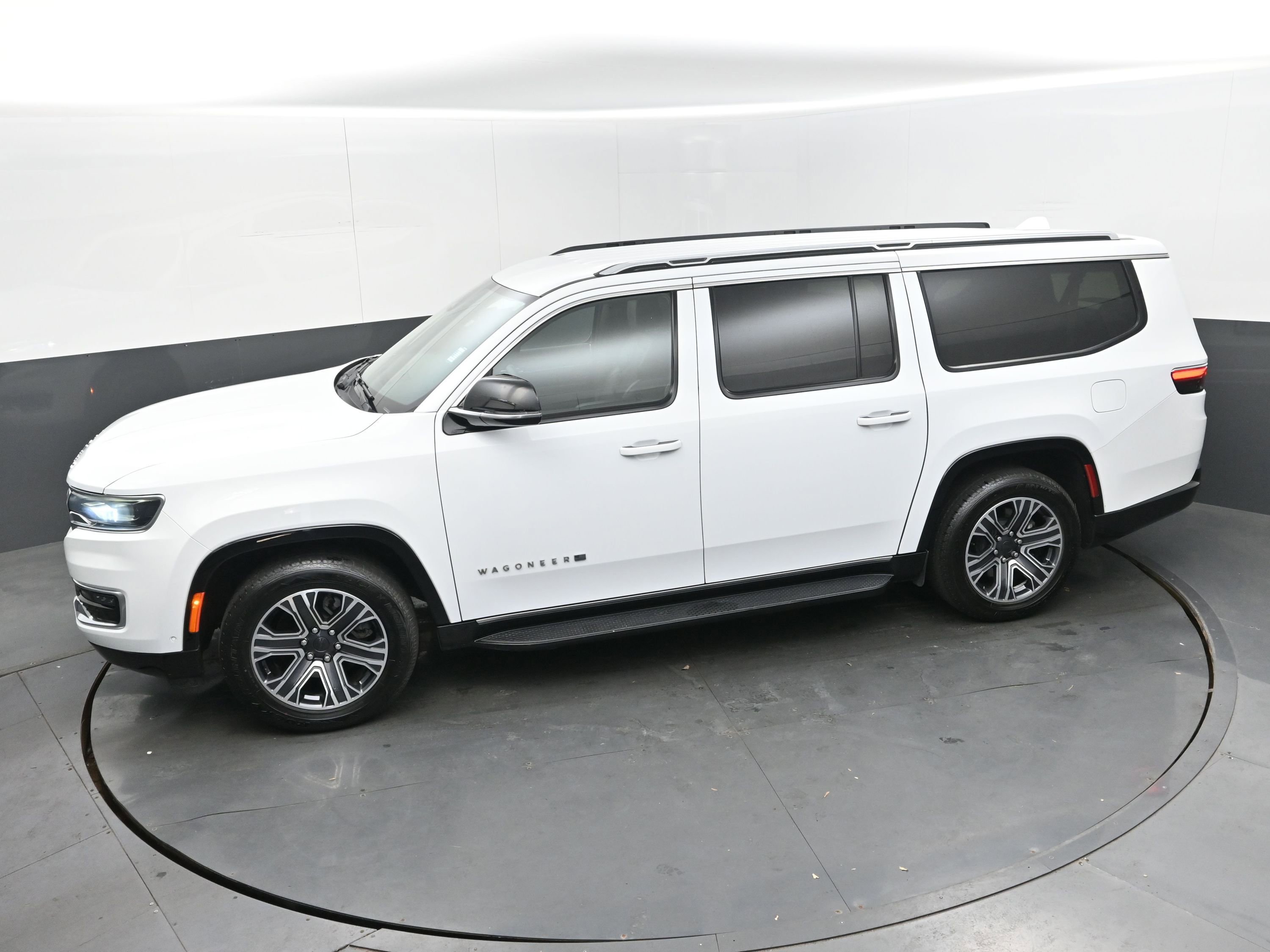 Used 2023 Jeep Wagoneer L Series II image 34