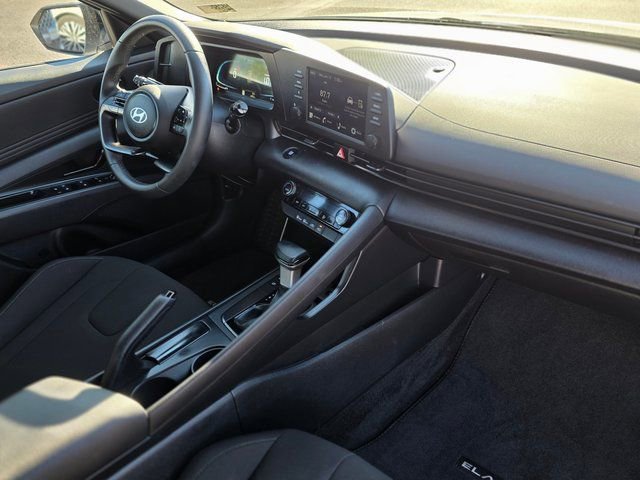 Certified 2025 Hyundai Elantra Sport image 9