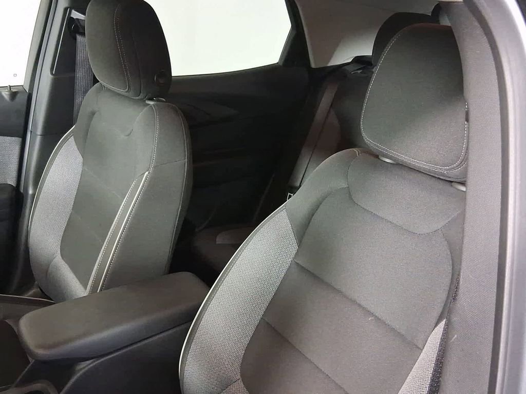 Used 2025 Chevrolet TrailBlazer LT image 14