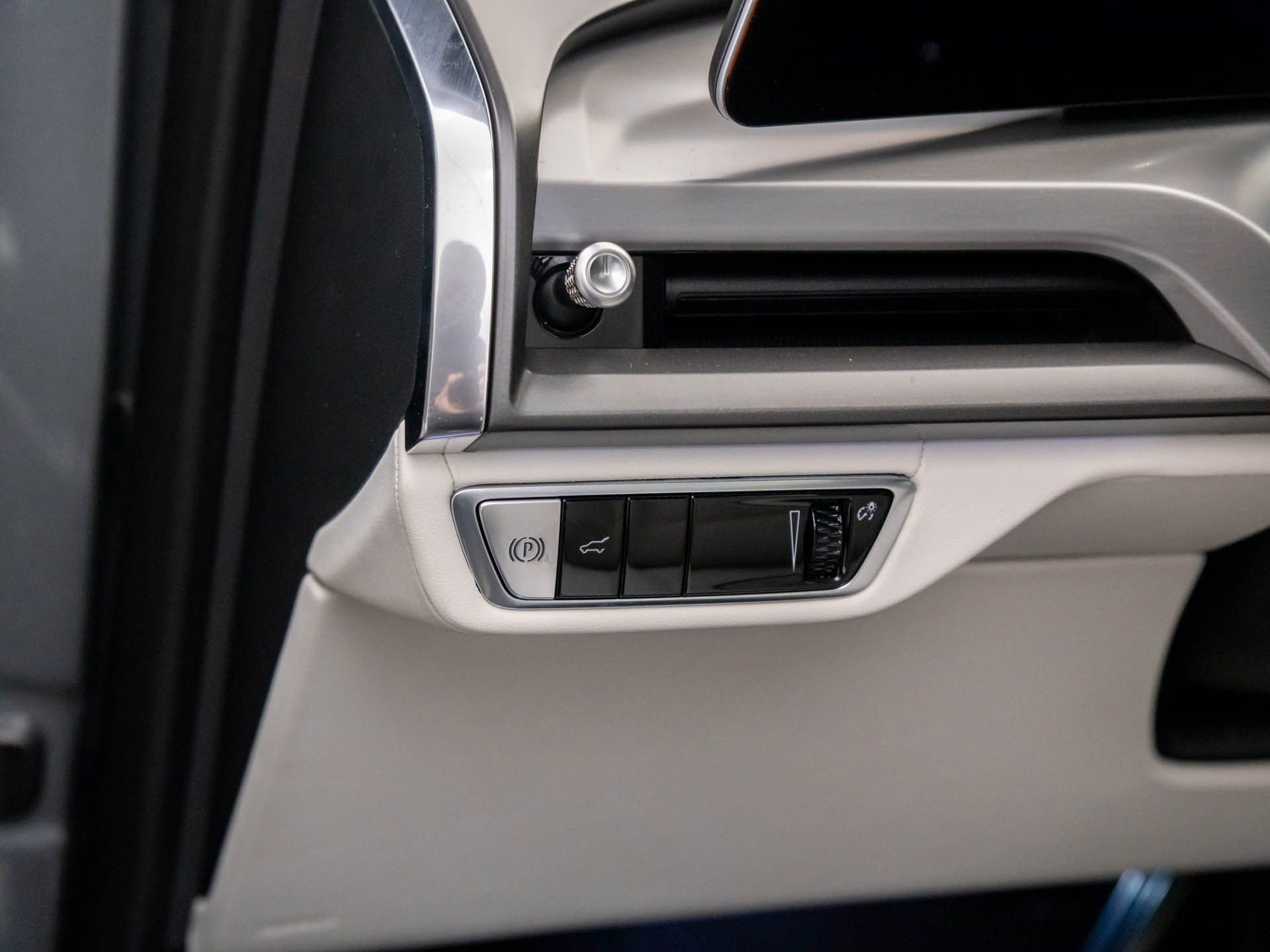 New 2026 Cadillac Vistiq Luxury w/ LPO, Floor Liner Package AWD/4WD image 23