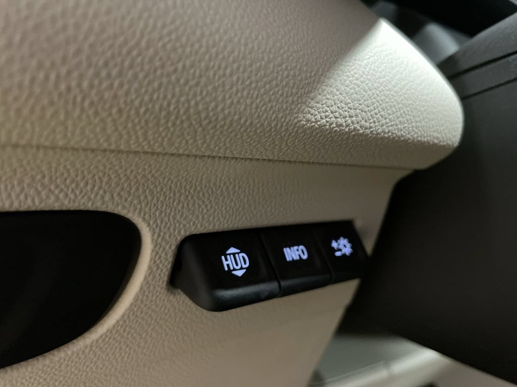 Used 2021 Buick Envision Essence w/ Technology Package I FWD image 32