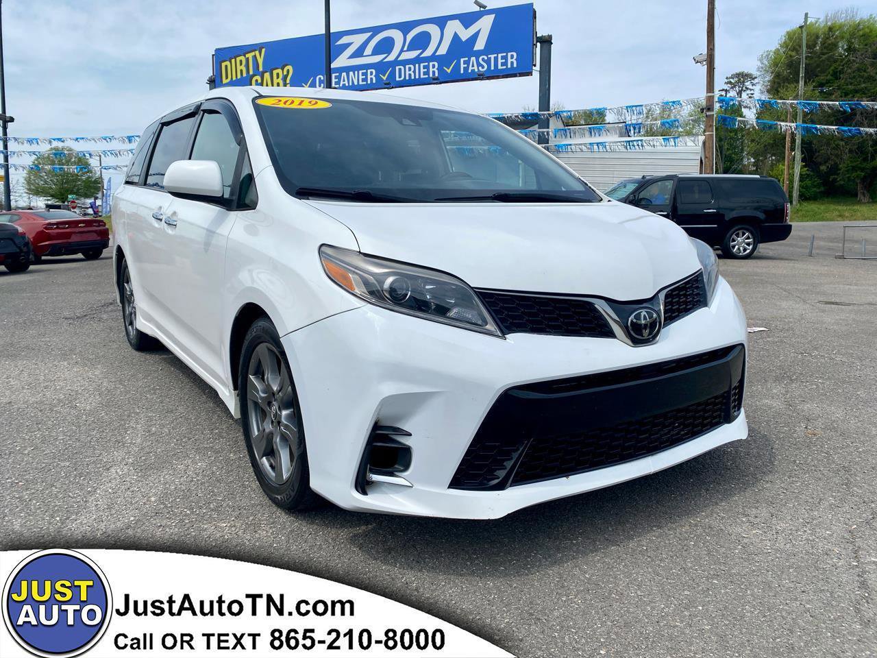 Used 2019 Toyota Sienna SE FWD image 1