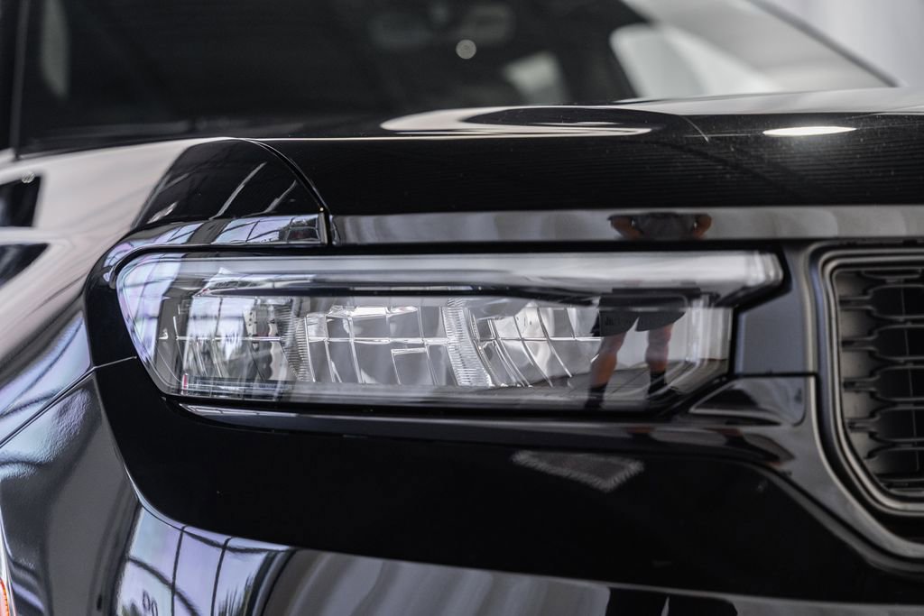 New 2025 Jeep Grand Cherokee 4WD image 12