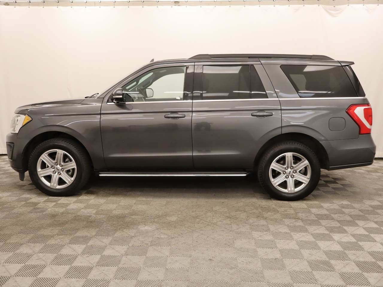 Used 2020 Ford Expedition XLT w/ Equipment Group 202A RWD image 2