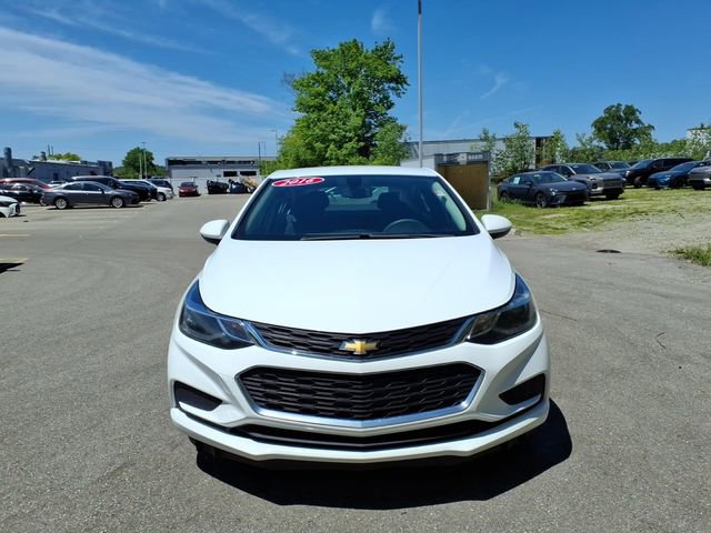 Used 2016 Chevrolet Cruze LT FWD image 2