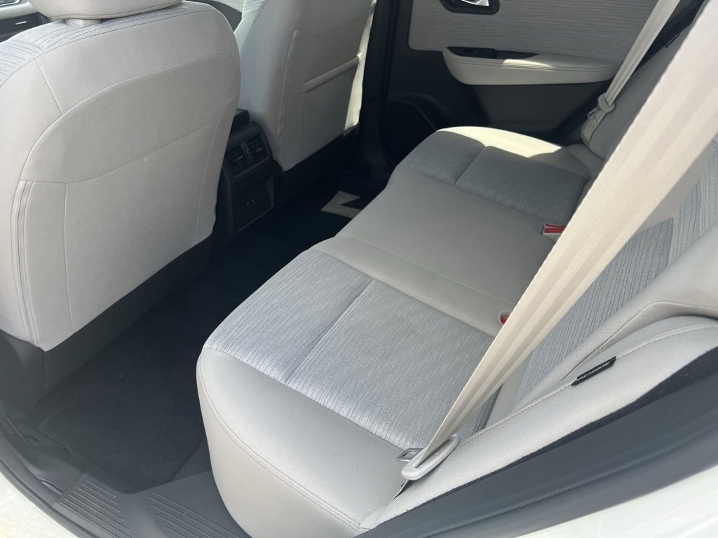 Used 2023 Nissan Rogue SV image 12