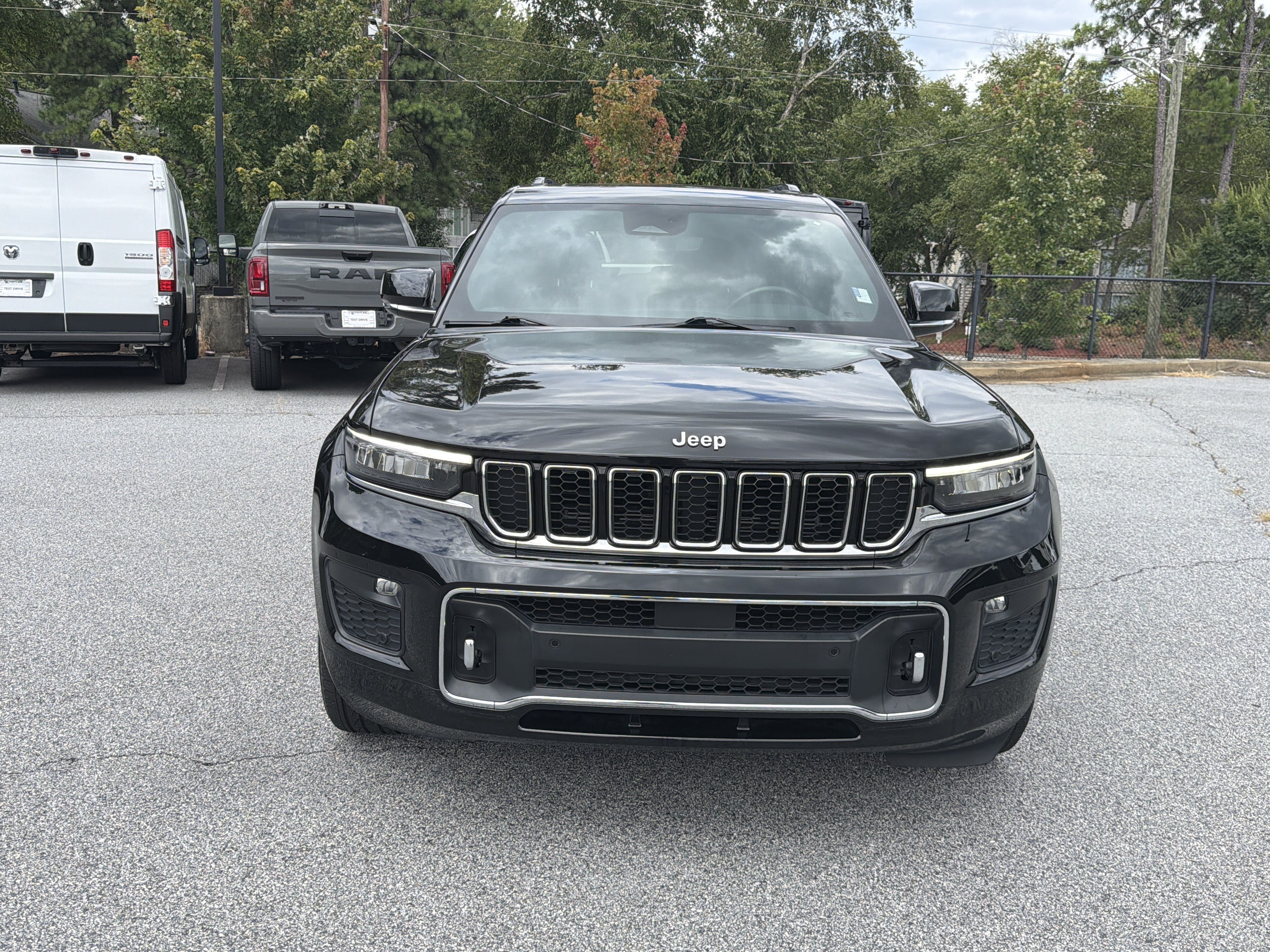 Used 2022 Jeep Grand Cherokee L Overland AWD/4WD image 2