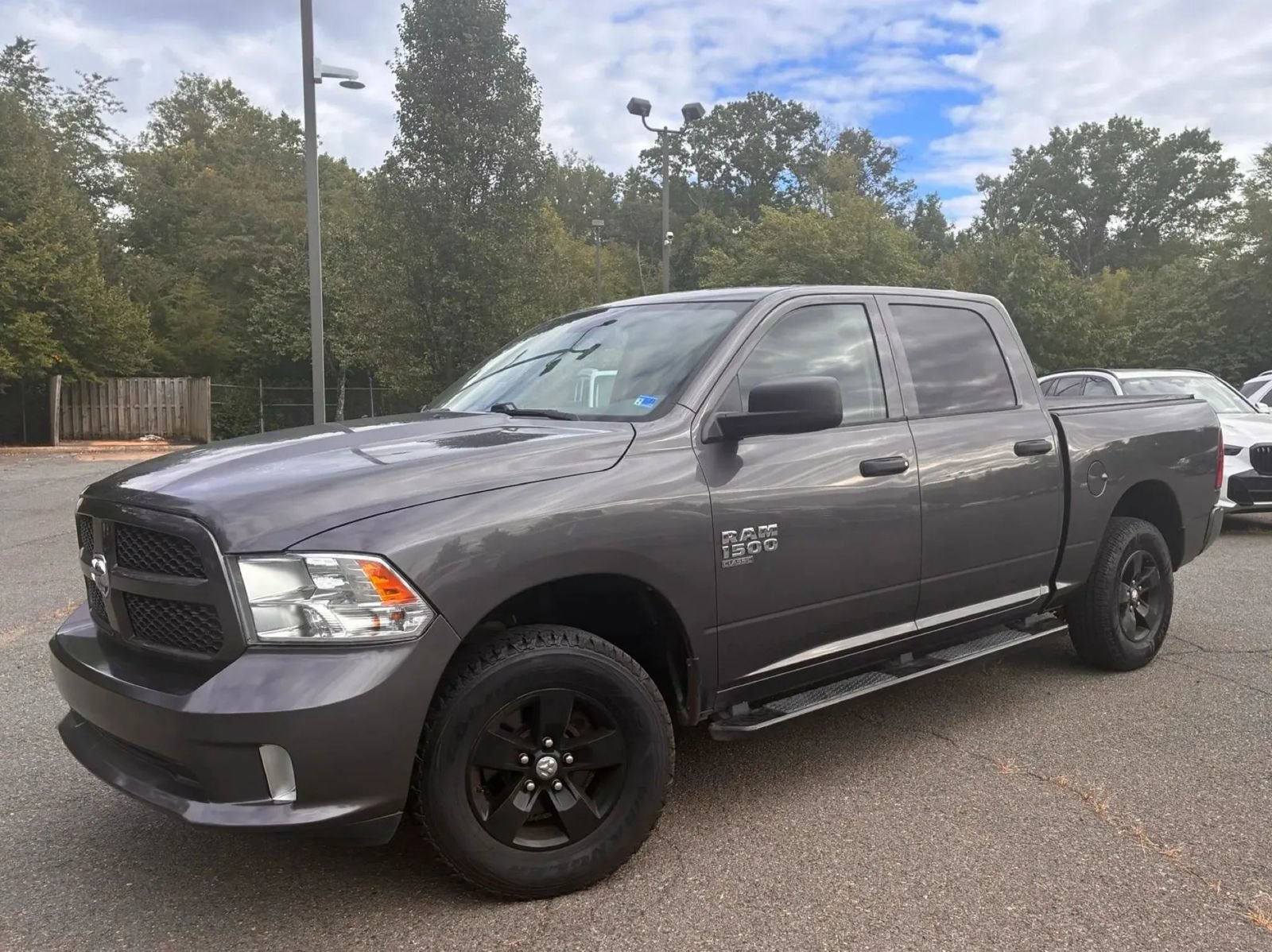 Used 2019 RAM 1500 Express AWD/4WD image 3