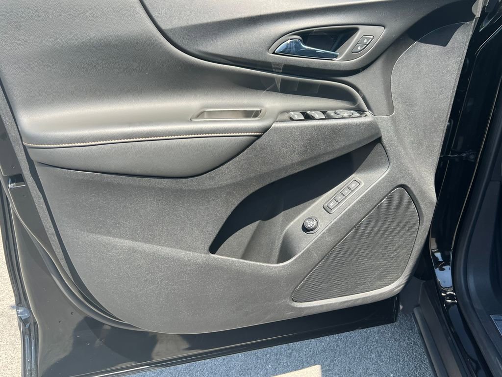 Used 2023 Chevrolet Equinox Premier AWD/4WD image 17