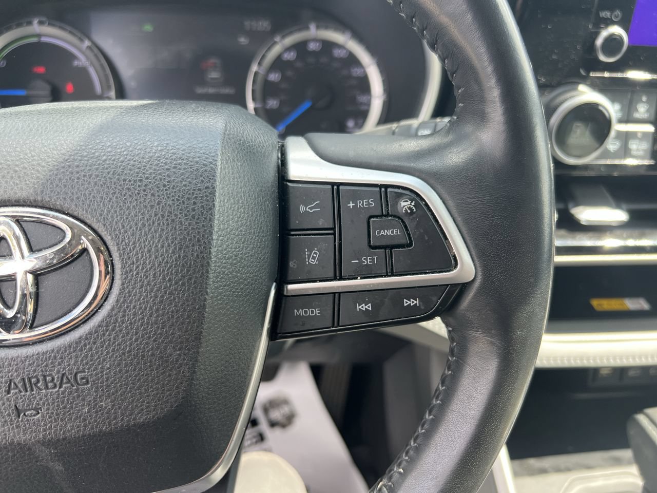 Used 2023 Toyota Highlander XLE FWD image 20