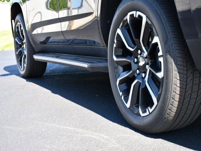 Used 2023 Chevrolet Tahoe LT w/ Luxury Package AWD/4WD image 10