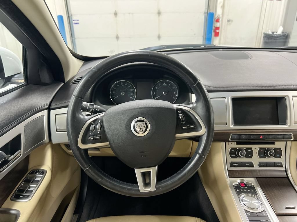 Used 2012 Jaguar XF RWD image 11