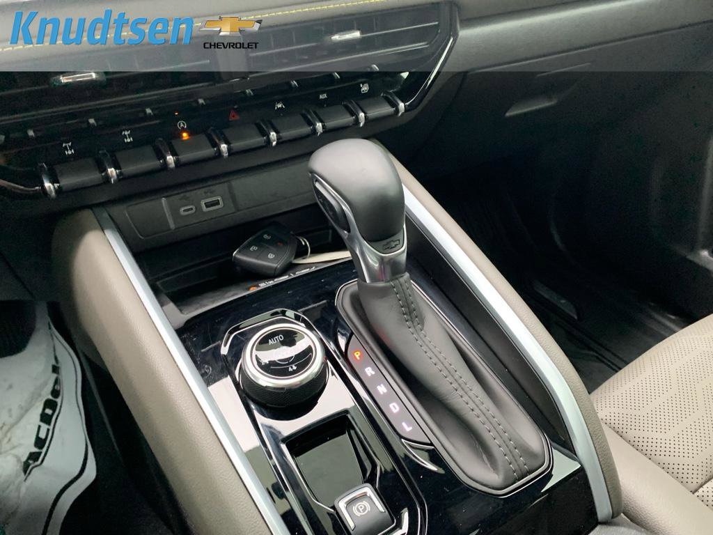 Used 2025 Chevrolet Colorado ZR2 w/ Technology Package image 23