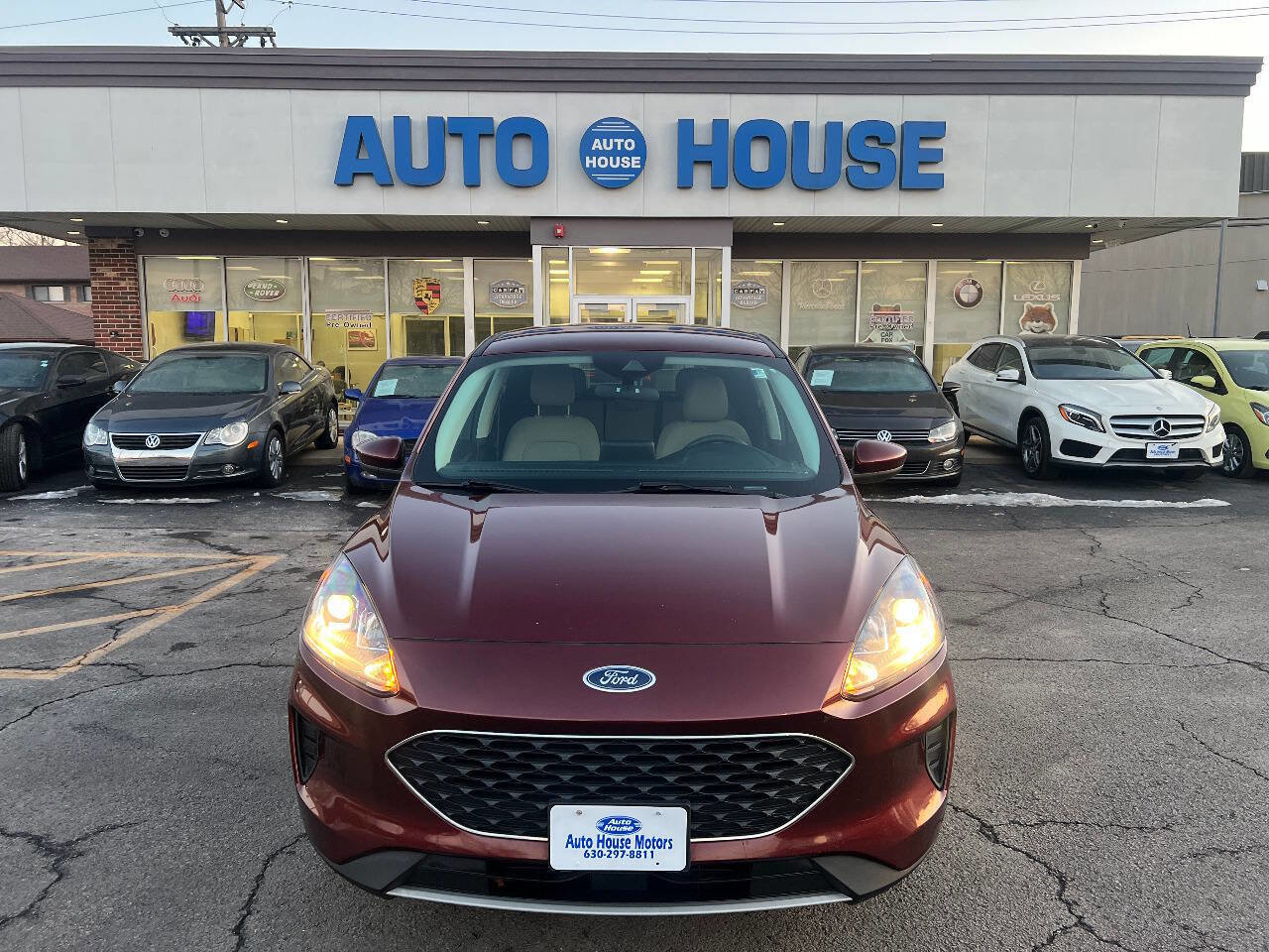 Used 2021 Ford Escape SE image 2