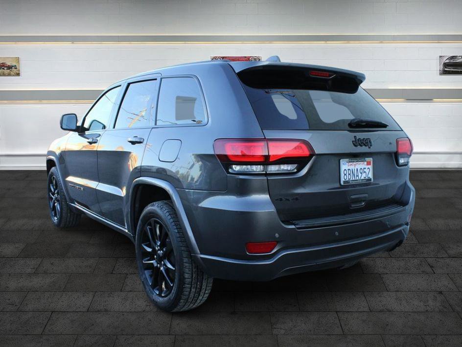 Used 2018 Jeep Grand Cherokee Altitude image 5