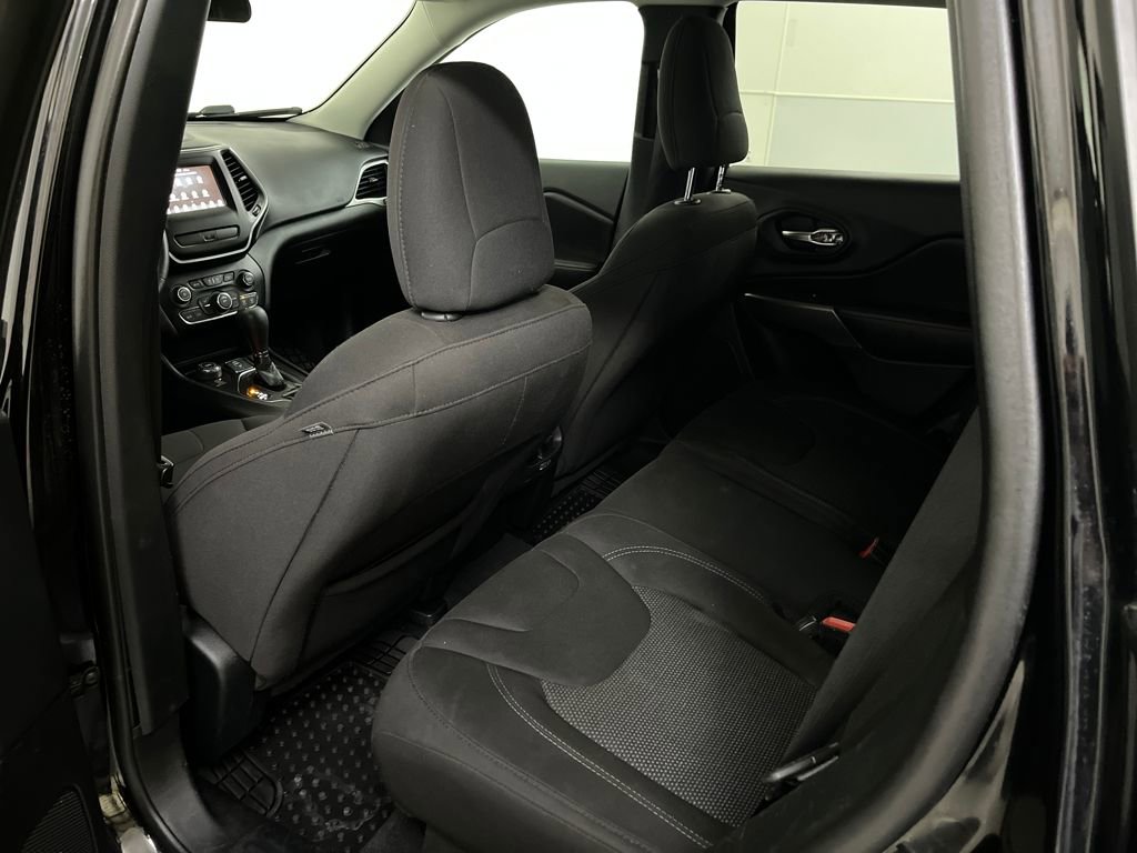 Used 2019 Jeep Cherokee Latitude w/ Popular Appearance Group image 25