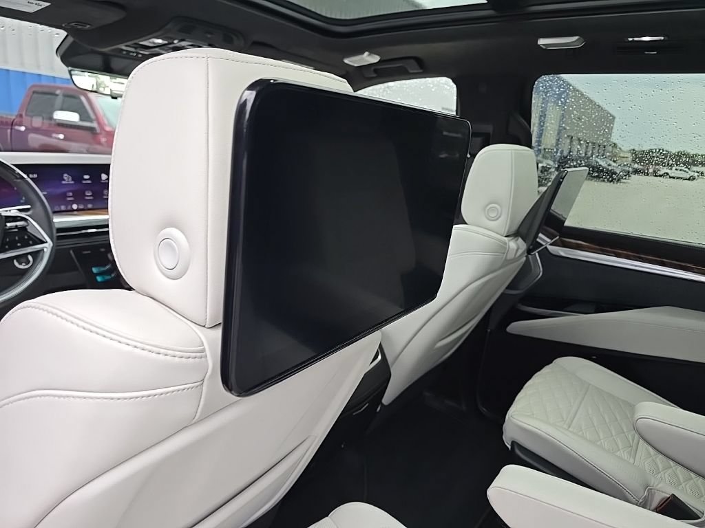 Used 2026 Cadillac Escalade ESV Platinum Sport w/ LPO, Floor Liner Package AWD/4WD image 19