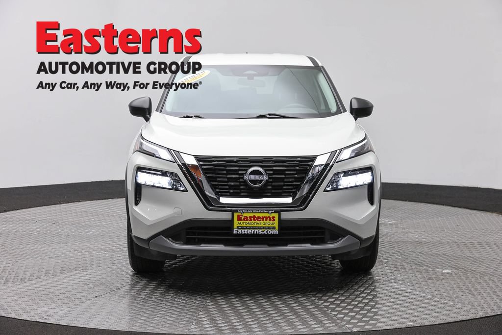 Used 2023 Nissan Rogue S AWD/4WD image 2