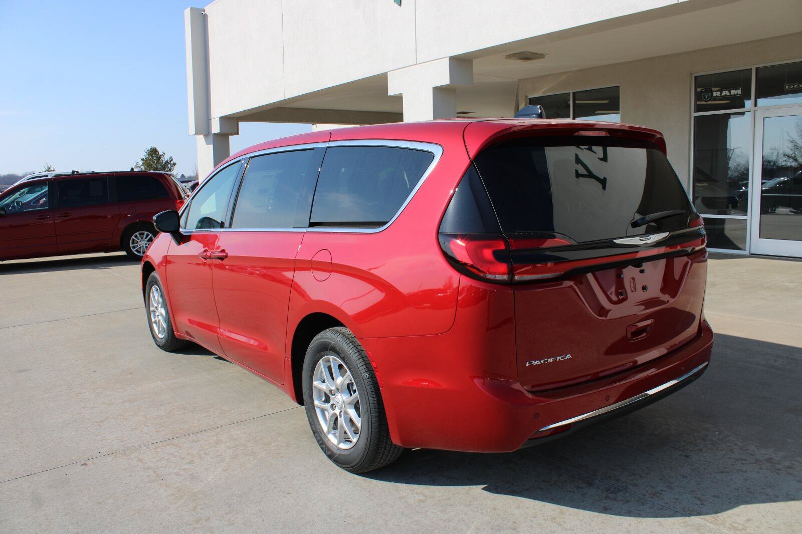 New 2026 Chrysler Pacifica Select FWD image 9